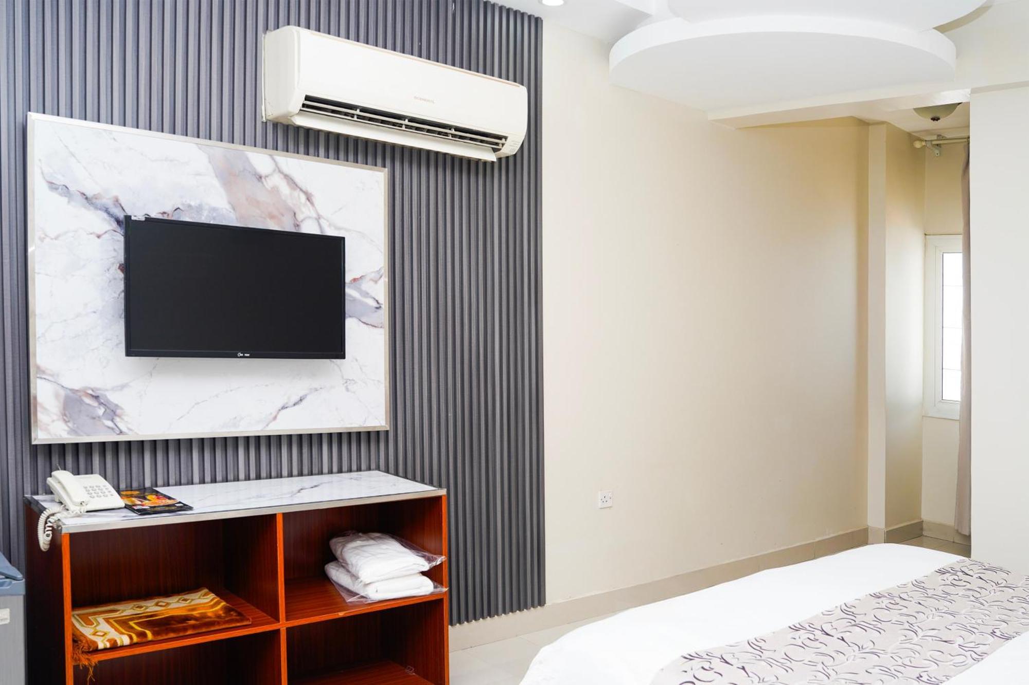 Hotel Palette Muscat Al Bayrahaa